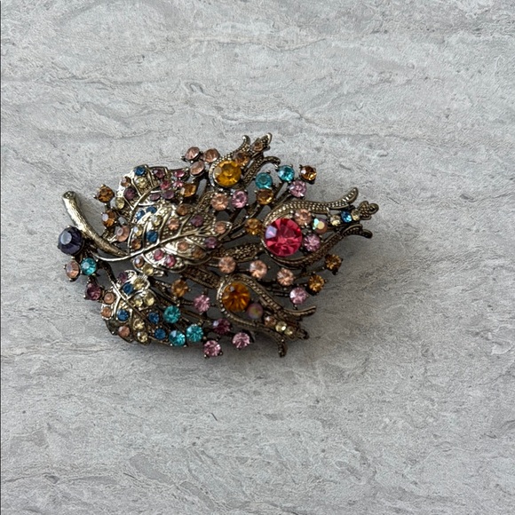 Ornate Pink and Blue Brooch with Intricate Metalwork - Picture 2 of 4